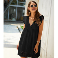 Karen – Sommerkleid mit V-Ausschnitt aus Baumwolle und kurzem Rock in einheitlicher Farbe - Schwarz