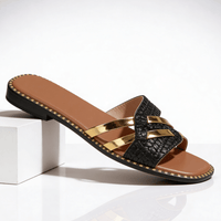 Flache Damen-Pantoletten mit Metallic-Riemen - Schwarz