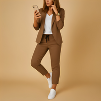 Aletha - Eleganter Damenblazer mit Hose - Braun