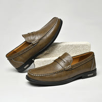 Herren-Loafer mit Mokassin-Naht und Kontrastnähten - Oliv