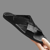 Herren-Pantolette mit offener Spitze und gekreuztem Riemenaufbau - Schwarz