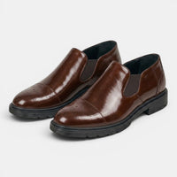 Herren-Slipper im Brogue-Stil mit elastischen Seiteneinsätzen - Braun