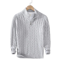 Herren Strickpullover mit Zopfmuster und Stehkragen - Hellgrau