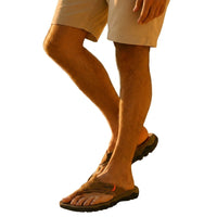 Herren-Zehentrenner-Sandalen mit breiten Riemen und profilierter Sohle - Braun