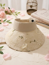 Faltbarer Strohhut mit Blumenakzent und UV-Schutz - Beige
