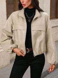 Damen cropped Kunstlederjacke mit Reißverschlusstaschen und tailliertem Schnitt - Milchweiß