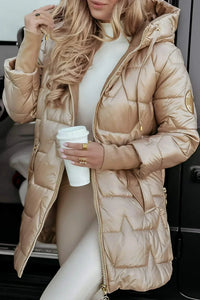 Lina | Lange, warme Steppjacke mit großzügiger Kapuze - Beige