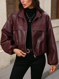 Damen cropped Kunstlederjacke mit Reißverschlusstaschen und tailliertem Schnitt - Weinrot