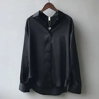 Lässige locker sitzende Satinbluse - Schwarz