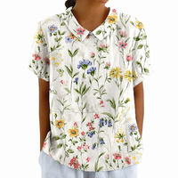 Kurzärmelige Damenbluse mit Blumenmuster und Bubikragen - Weiß