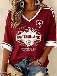 Damen-T-Shirt aus der Schweiz mit Print, mittellangen Ärmeln und V-Ausschnitt - Rot
