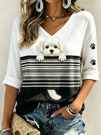 Damen-T-Shirt mit verstecktem Malteser-Hund und Pfotenabdrucken, Color-Block-Print, mittellange Ärmel und V-Ausschnitt - Weiß