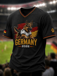 Herren-T-Shirt mit V-Ausschnitt, Motiv: Deutscher Schäferhund und Fußball - als bild