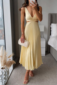 Evelyn | Plissiertes Damen-Maxikleid mit Cut-Out und V-Ausschnitt - Gelb